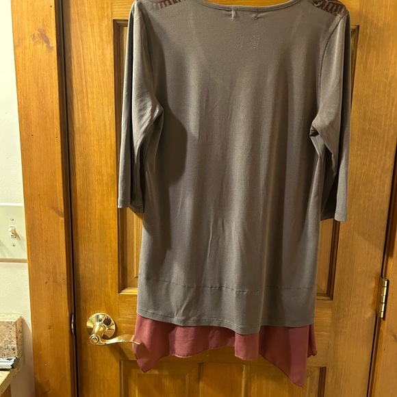 Unity World Wear Top - Picture 4 of 4